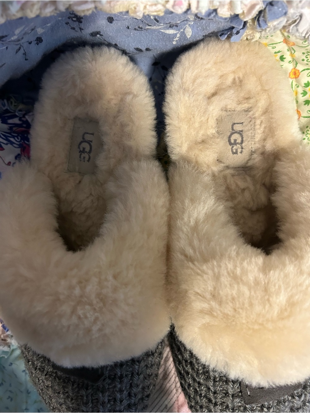 UGG Women's Gray Knit Slippers W/Cream Shearling Trim & Rubber Soles, Sz 8 - Picture 4 of 9